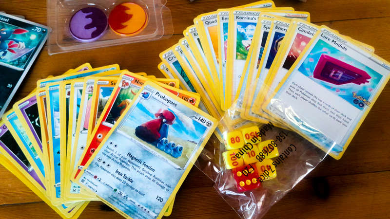 Pokemon Trading Card Game- 100+ Cards Value Bundle #01 - Tin + Cards + Accessories
