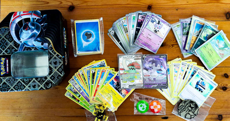 Pokemon Trading Card Game- 100+ Cards Value Bundle #02 - Tin + Cards + Accessories