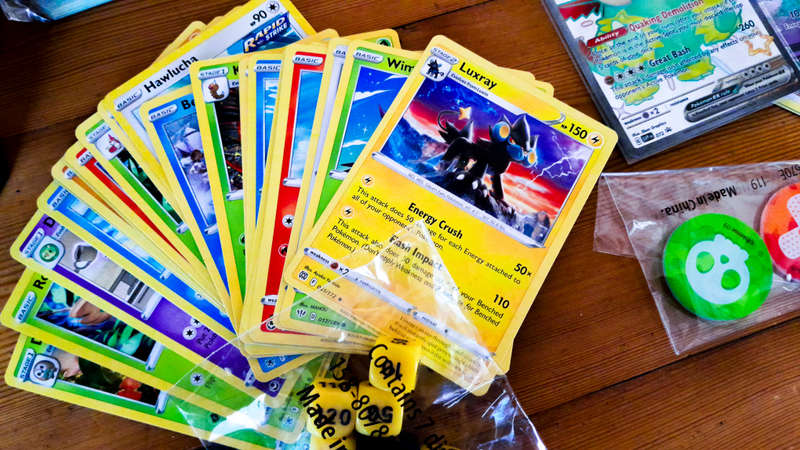 Pokemon Trading Card Game- 100+ Cards Value Bundle #02 - Tin + Cards + Accessories