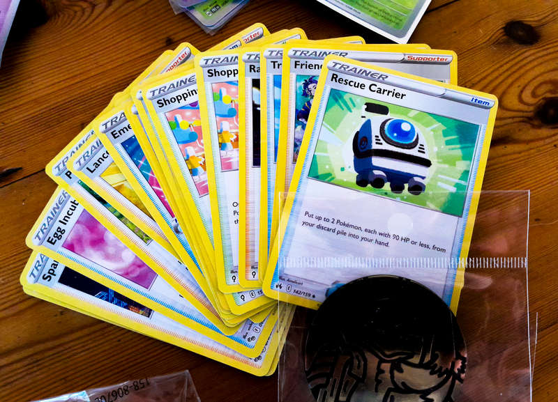 Pokemon Trading Card Game- 100+ Cards Value Bundle #02 - Tin + Cards + Accessories