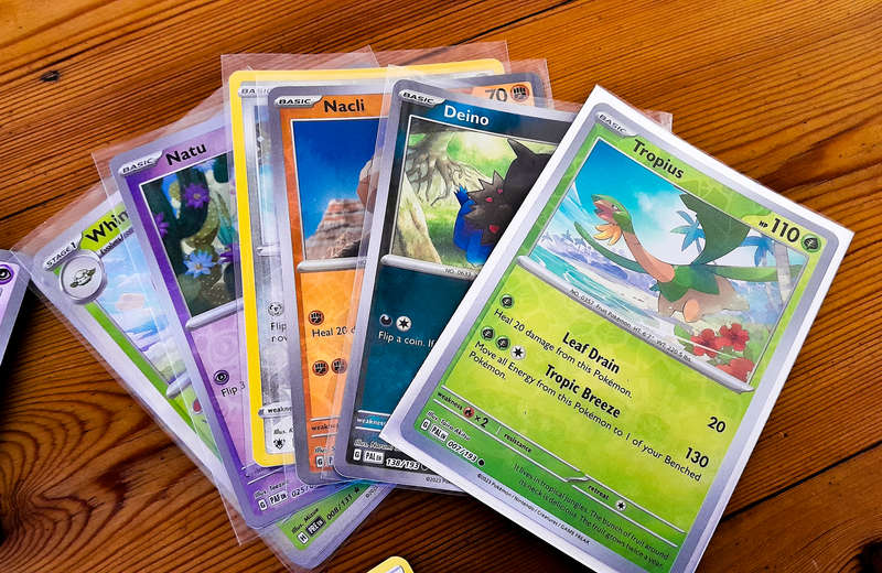 Pokemon Trading Card Game- 100+ Cards Value Bundle #02 - Tin + Cards + Accessories