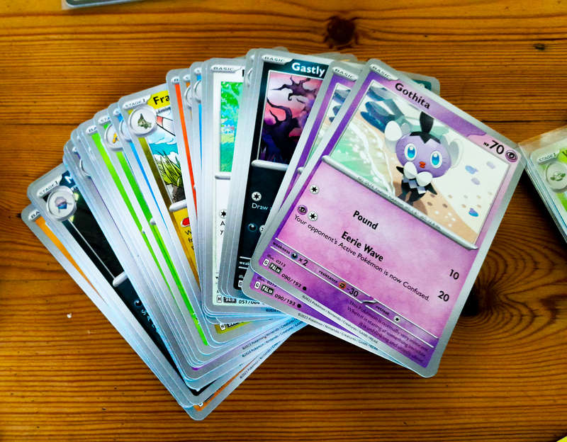 Pokemon Trading Card Game- 100+ Cards Value Bundle #02 - Tin + Cards + Accessories