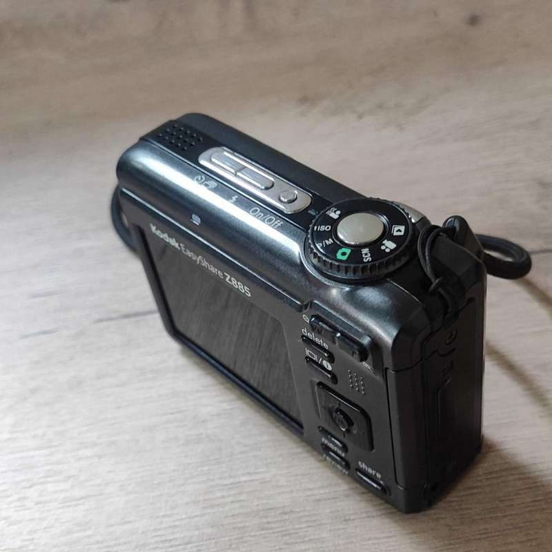 Kodak Easyshare Z885 8.1 MP Digital Camera with 5x Optical Zoom