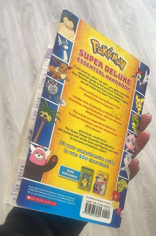 Pokemon Super Deluxe Essential Handbook : The Need-to-Know Stats and Facts on Over 800 Characters