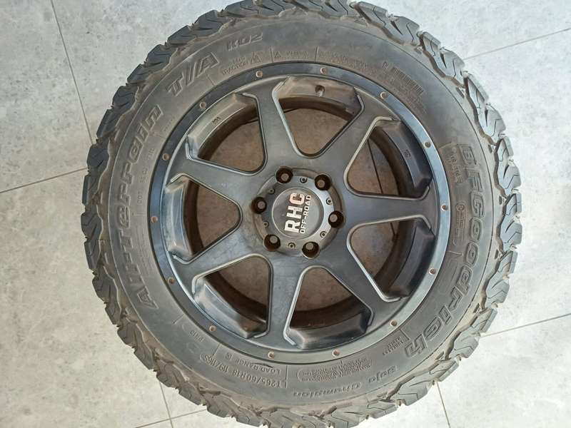 full set of 18 inch rhc off road rims and tyres for toyota prado