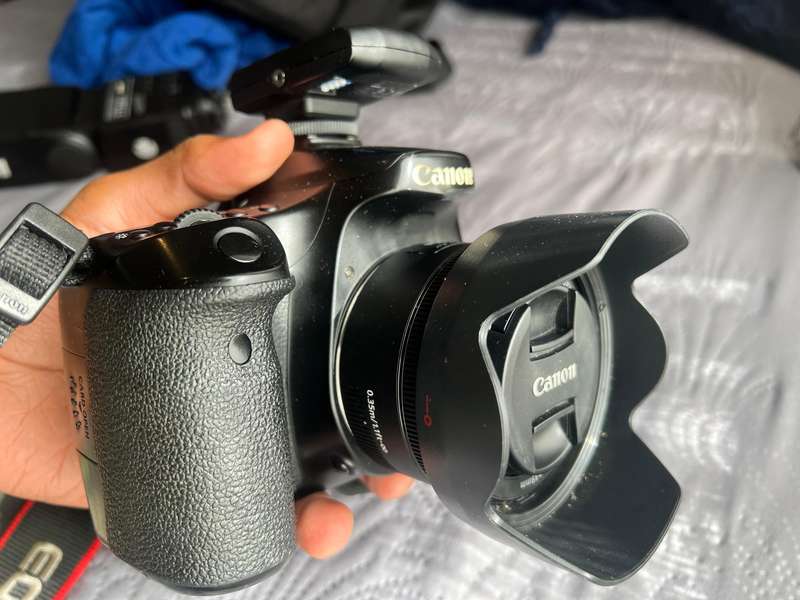 Canon 70D DSLR Camera + 50mm 1.2 Canon lens + Godox TT520 II Speedlight + Mixbox professional Tripod