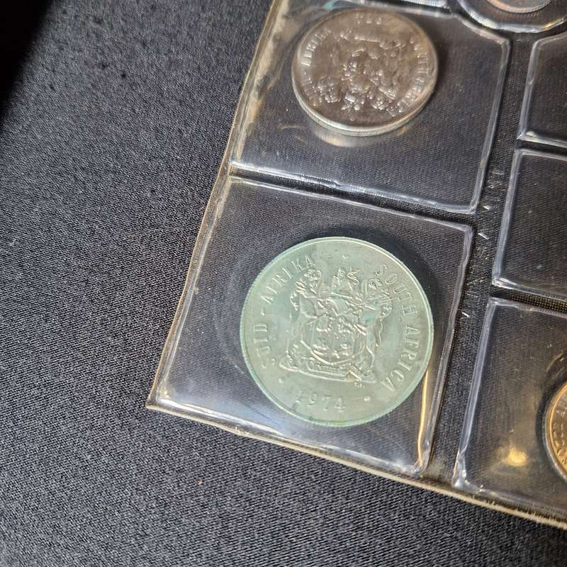 2 x 1974 Uncirculated SA Mint Packs with Silver R1
