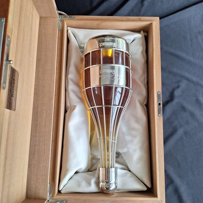 Ruinart L'Exclusive Limited Edition 2142/14000 Champaign in wooden display box