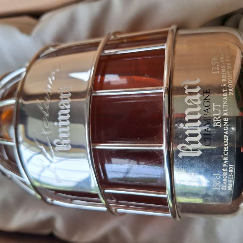 Ruinart L'Exclusive Limited Edition 2142/14000 Champaign in wooden display box