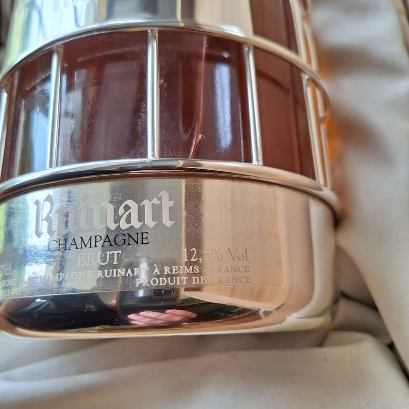 Ruinart L'Exclusive Limited Edition 2142/14000 Champaign in wooden display box