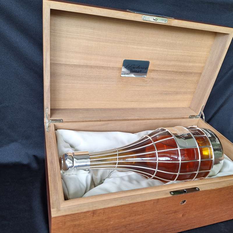 Ruinart L'Exclusive Limited Edition 2142/14000 Champaign in wooden display box