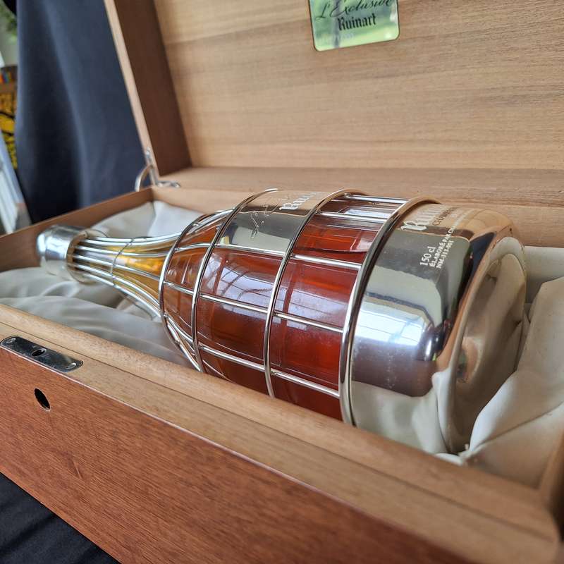 Ruinart L'Exclusive Limited Edition 2142/14000 Champaign in wooden display box