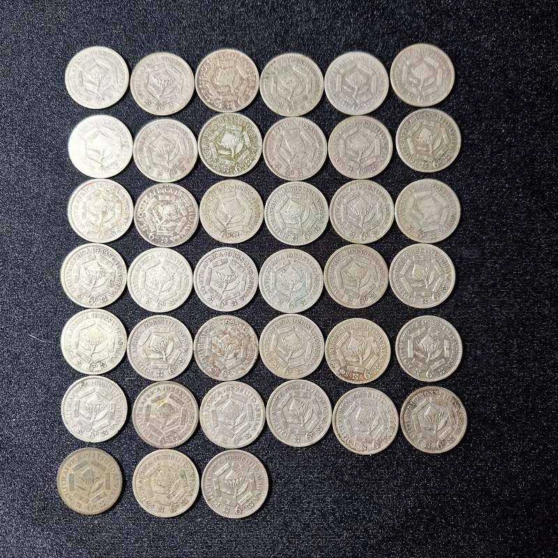 39 x 1933 6D (Sixpence) 105 grams Silver South Africa Coins