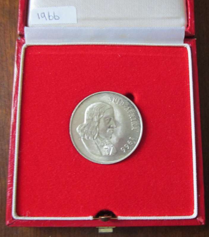 1966 UNC. SILVER RAND IN RED S.A. MINT BOX