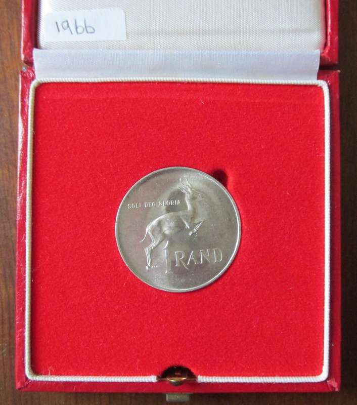 1966 UNC. SILVER RAND IN RED S.A. MINT BOX