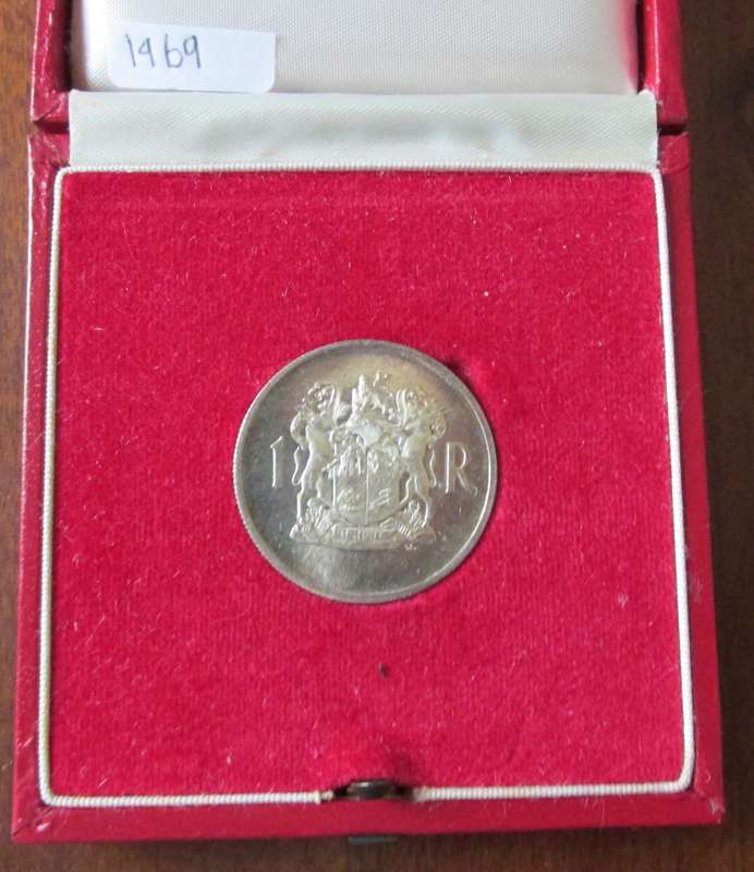 1969 UNC. SILVER RAND IN RED S.A. MINT BOX