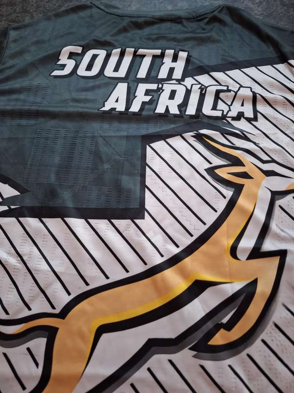 Size L Springbok Supporters Shirt