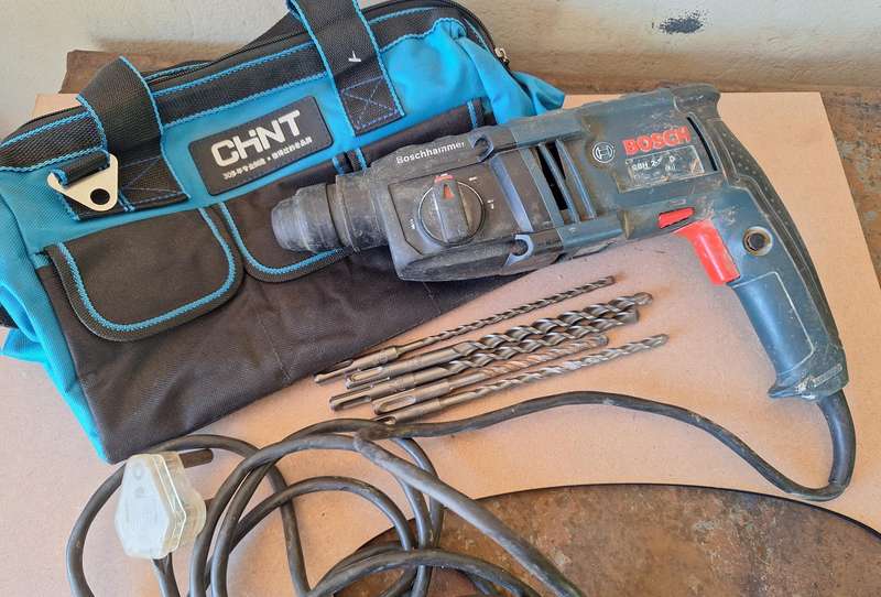 Bosch hammerdrill with bits and new carry bag
