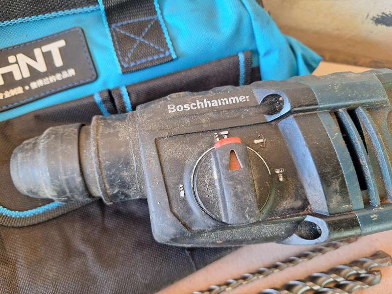 Bosch hammerdrill with bits and new carry bag