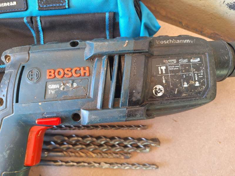 Bosch hammerdrill with bits and new carry bag