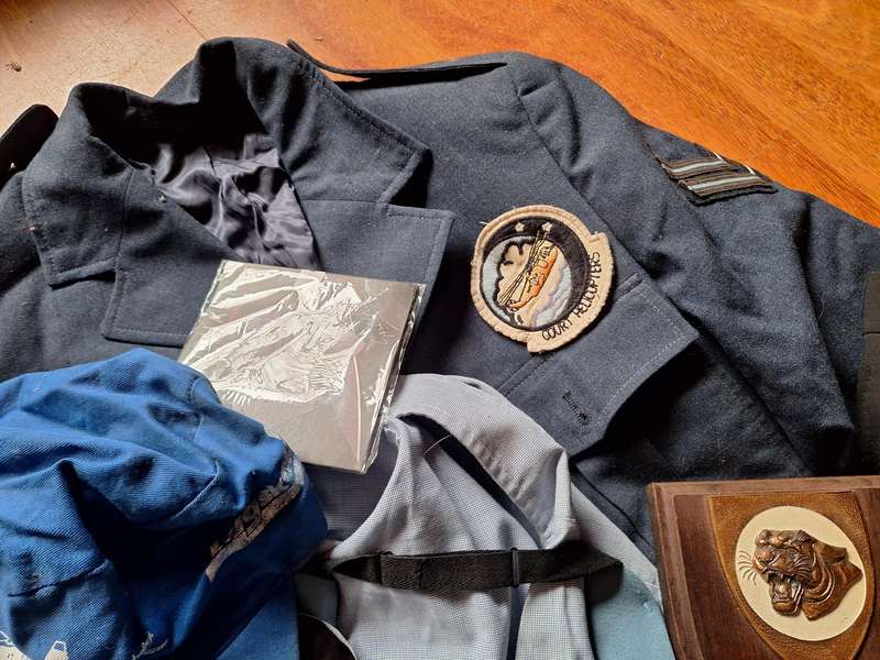 Mixed lot SAAF Airforce items