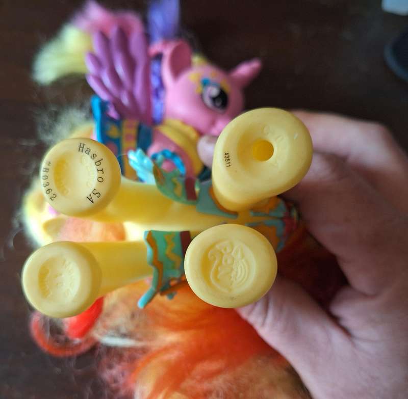 2x My Little Pony with accessories