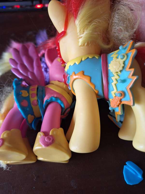 2x My Little Pony with accessories