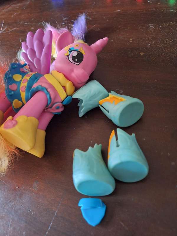 2x My Little Pony with accessories