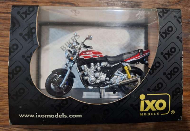 Yamaha Xjr1300 model in Box
