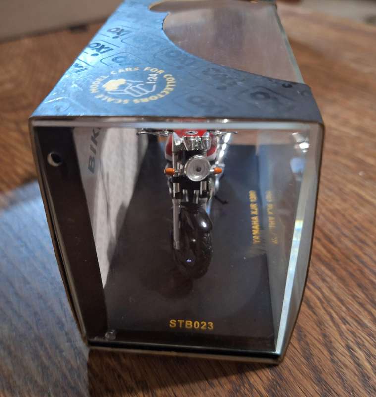 Yamaha Xjr1300 model in Box
