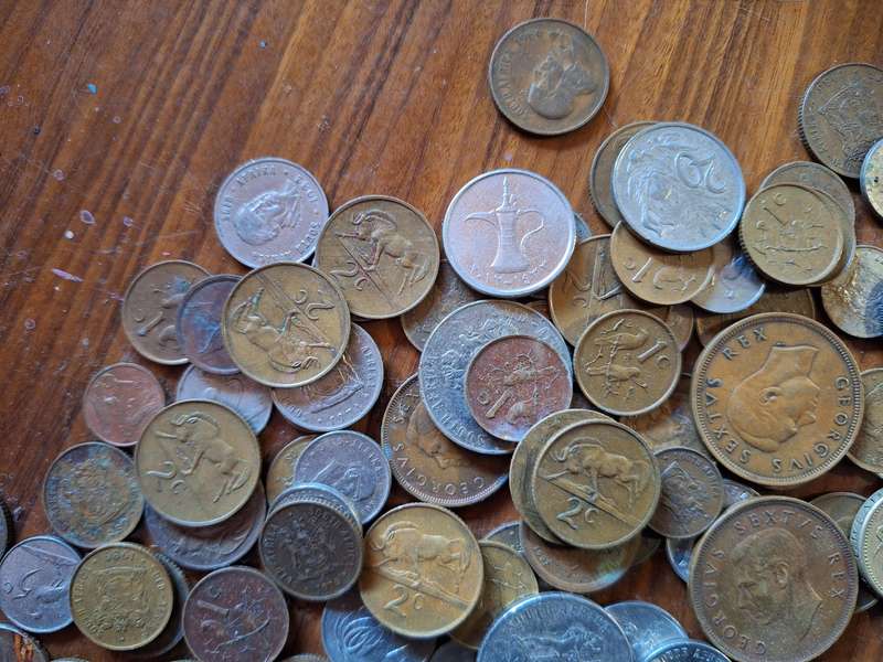 Large mixed lot of old and international coins