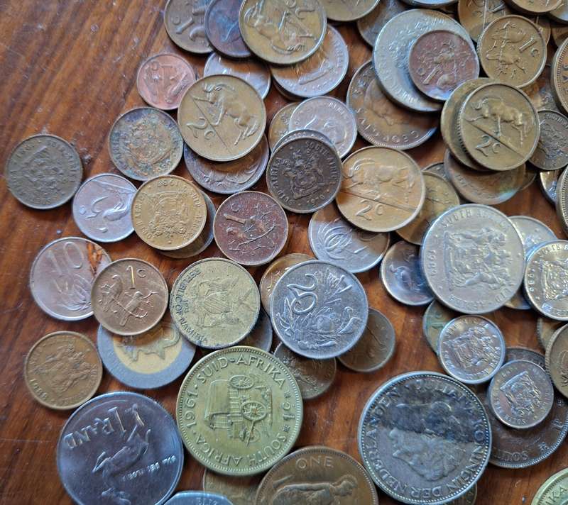 Large mixed lot of old and international coins