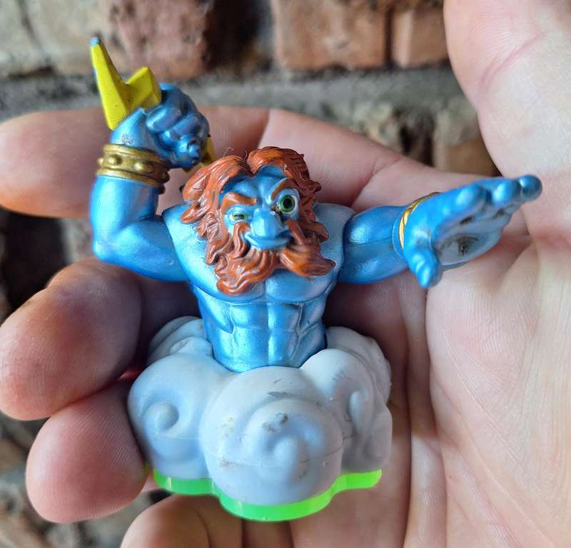 Skylanders Zues figure
