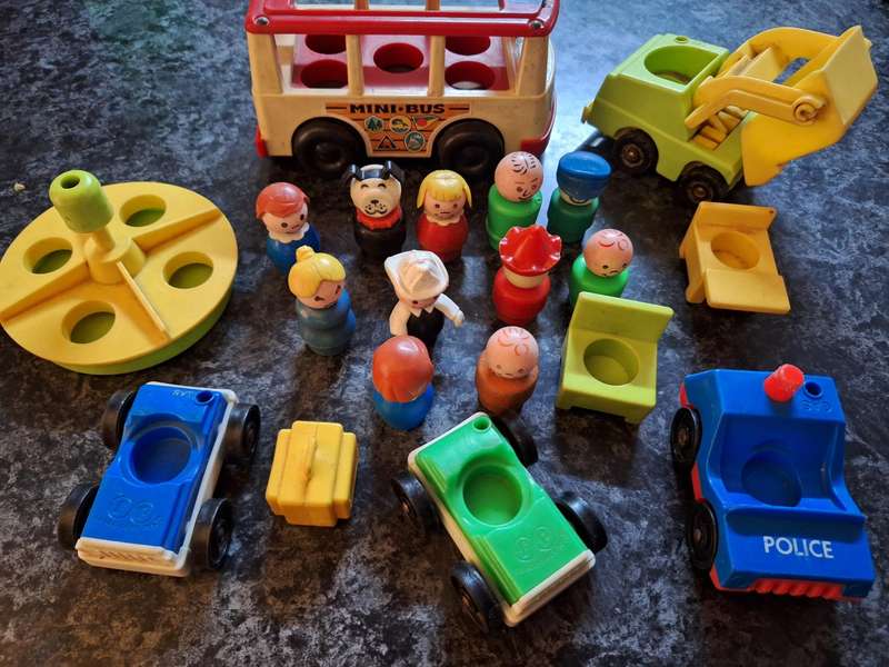 Mixed Lot of Vintage Fisher Price People