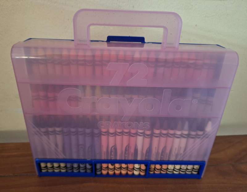RARE 72 Piece Vintage BINNEY & SMITH Crayola Crayons set in case