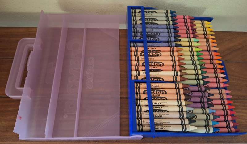 RARE 72 Piece Vintage BINNEY & SMITH Crayola Crayons set in case