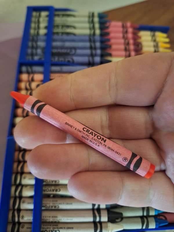 RARE 72 Piece Vintage BINNEY & SMITH Crayola Crayons set in case