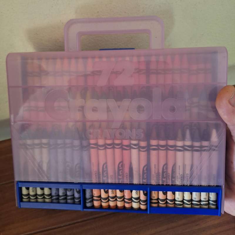 RARE 72 Piece Vintage BINNEY & SMITH Crayola Crayons set in case