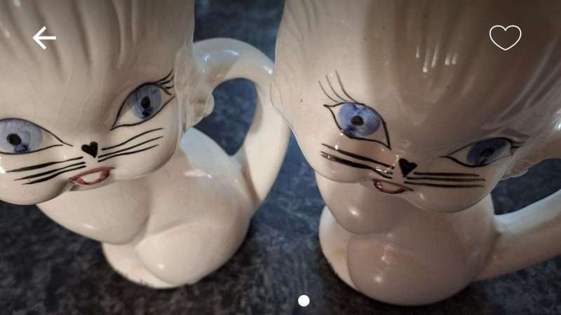 2x Cat Jugs