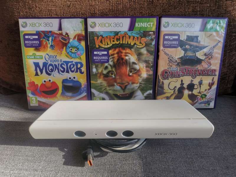 Limited Edition White Kinect Sensor+3 games (Xbox 360)