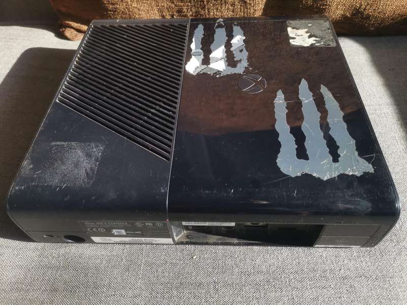 XBOX 360 E Super Slim Console only (parental code lock!)