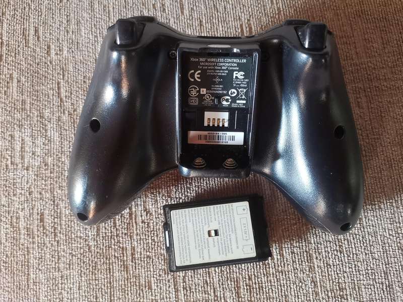 Xbox 360 wireless controller (original Microsoft product)
