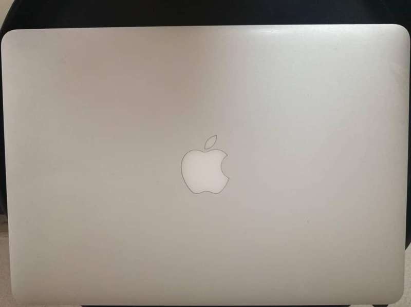 Macbook Air (13-inch,  2011 4GB) 121GB Silver