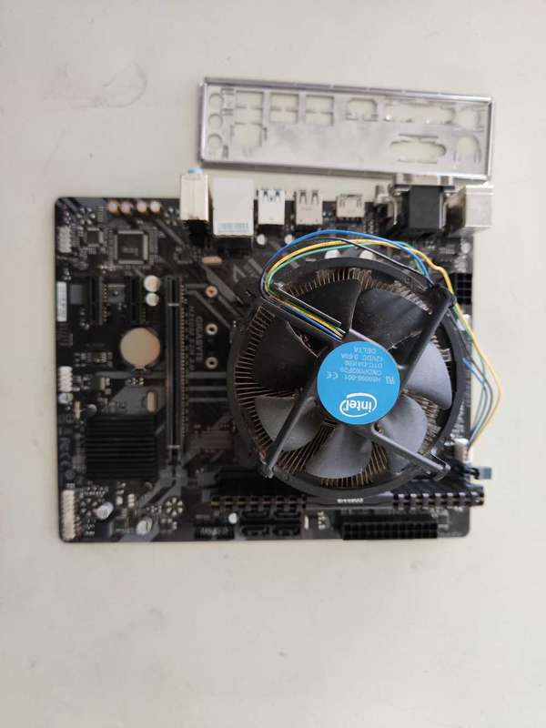 Intel Core i5 9600KF Motherboard Combo**8GB DDR4 Corsair Ram**