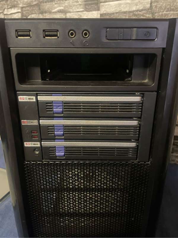 Antec 300 Gaming Case with 3 Slot HDD Caddy
