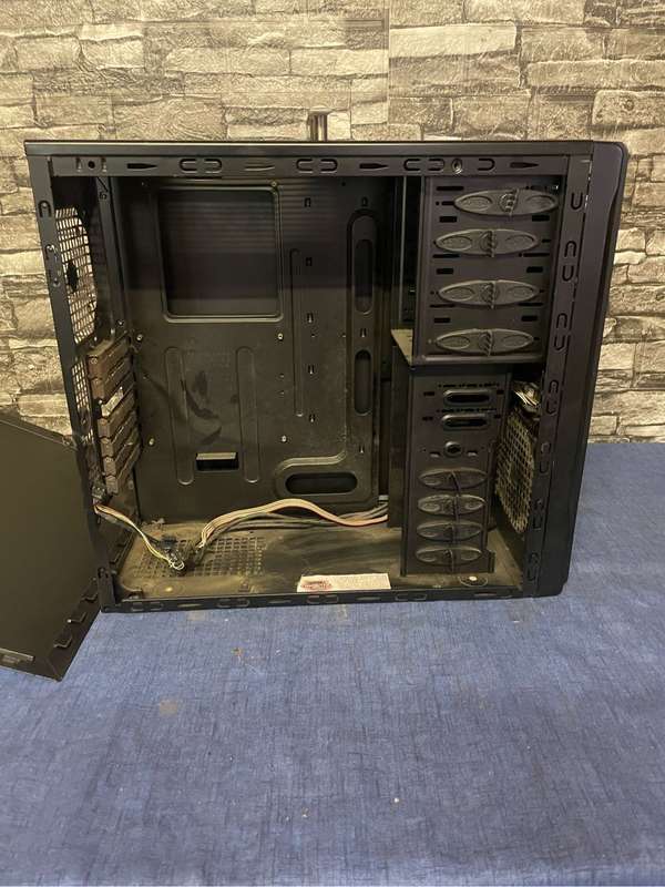 ikonik Cave Man Gaming Case**Power Buttom Cover Missing**