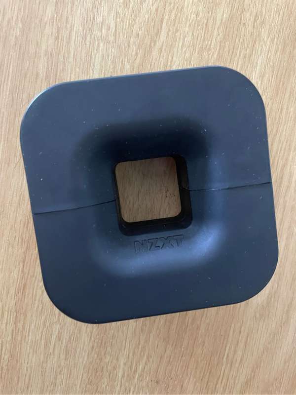 NZXT Puck Black**Cable Management and Headset Mount**
