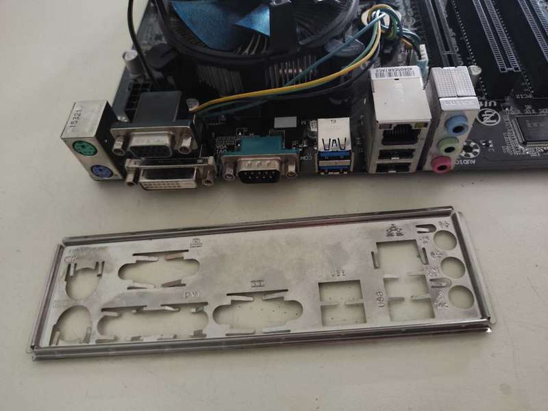 Intel Core i5 4460 Combo**Gigabyte H81M Motherboard**4GB DDR3 Ram