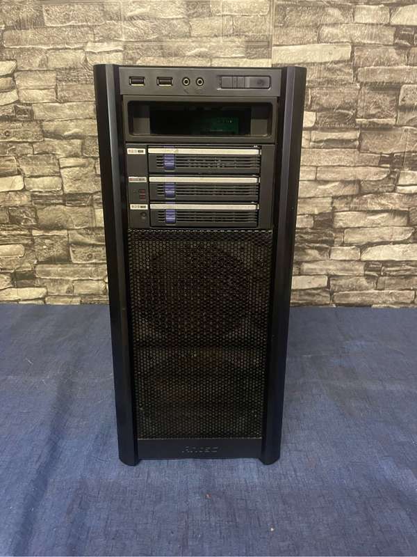 Antec 300 Gaming Case with 3 Slot HDD Caddy
