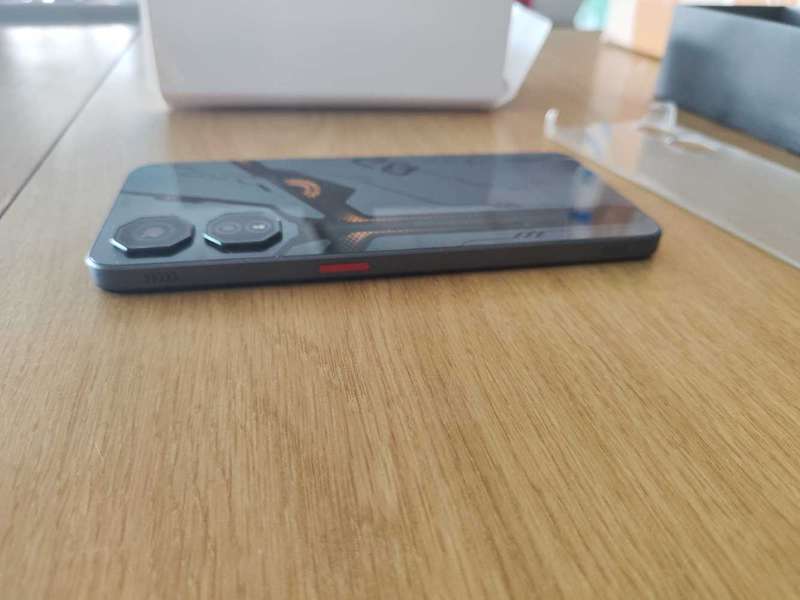Nubia Neo 2 5G Gaming Phone**Cracked Screen ,touch still working**20GB ram**256GB Storage